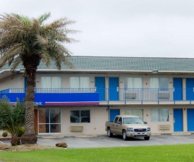 Motel 6-Clute, TX