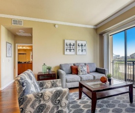 Upscale Downtown Apts with Wifi by Frontdesk