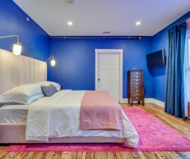 Adina - Blue Mid-Century Suite - Jacuzzi Tub Hotel Room