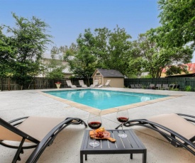 Luxury Haus Near Main St with Pool and Fire Pit
