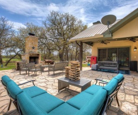 New Hill Country Dream House with pool Table and Firepit and GameShed