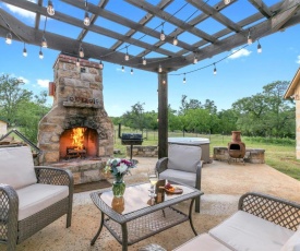 New! Luxury Home with Hot tub, Fire Pit & Hill Country Views