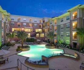 Modern Flat 5 Minutes from the MED CTR and NRG Stadium
