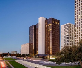 DoubleTree by Hilton Hotel Houston Greenway Plaza