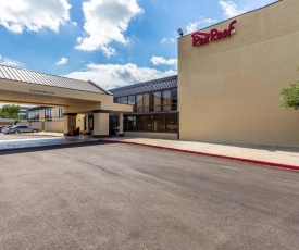 Red Roof Inn PLUS+ & Suites Houston – IAH Airport SW