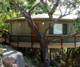 Waterfront Bungalow steps from Lake Travis, pool & hot tub, next to marina (#4)