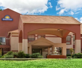 Days Inn by Wyndham Lumberton