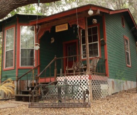 The Victorian Cottage at Creekside Camp & Cabins