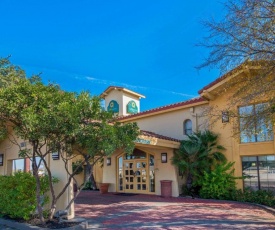 La Quinta Inn by Wyndham San Antonio I-35 N at Rittiman Rd