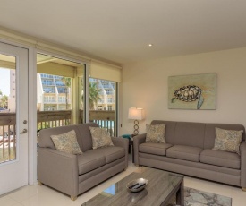 Easy living, down by the sea! Close to the beach & pool in beautiful beachfront resort