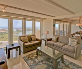 Gorgeous view to the bay! Spacious condo in beachfront resort, shared pools & jacuzzi Dog friendly