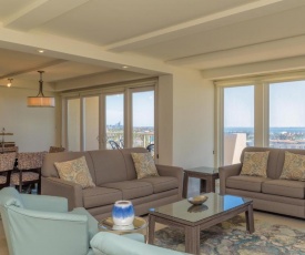 Panoramic bayview! Spacious 10th floor condo beachfront resort, shared pools & jacuzzi Pet friendly