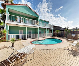 Sunny Condo with Pool and 2 Balconies