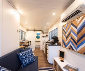 The Bluebonnet-Tiny Container Home Country Setting 12 min to Downtown
