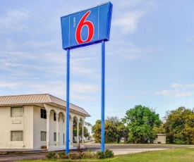 Motel 6 Waco - Lacy Lakeview