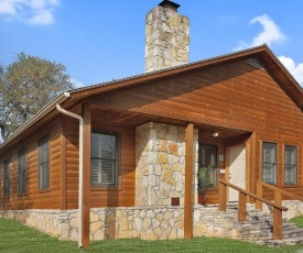 Wimberley Log Cabins Resort and Suites - The Oak Lodge
